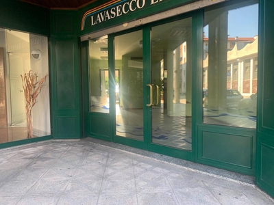 spazio commerciale in affitto a Varese