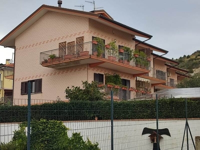 Villa a schiera in Traversa Buenos Aires 8 in zona Laganosa a Satriano