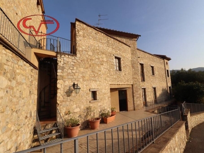 Villa a Schiera in vendita a Gaiole in Chianti via Alcide De Gasperi