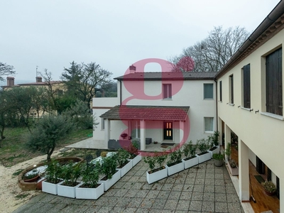 Villa bifamiliare in Via Aganoor, 2, Arquà Petrarca (PD)