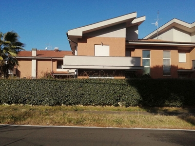 Villa bifamiliare in Via Colli Ii Tratto, 5, Sezze (LT)