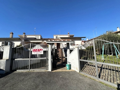 Villa bifamiliare in Via F. Giannelli , 98, Nepi (VT)