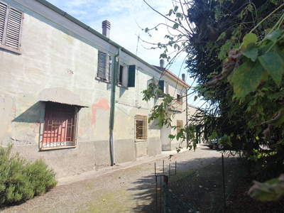 Villa da ristrutturare, Argenta boccaleone
