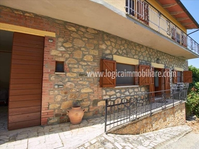 Villa in vendita a Cetona via Primo Maggio