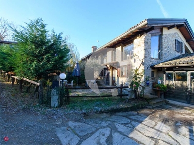 Villa in Vendita in Via Montefiascone 39 a Traversetolo