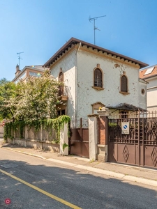 Villa in Vendita in Via Gian Carlo Castelbarco a Milano