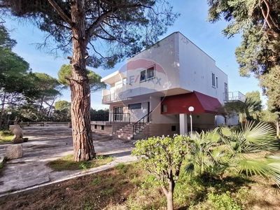 Villa (zona residenziale) di 5 vani /500 mq a Bari - Santo Spirito (zona S. Spirito)