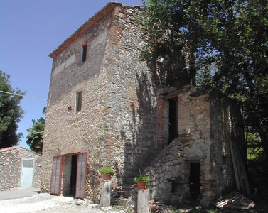 Casa singola da ristrutturare a Calvi Dell'Umbria
