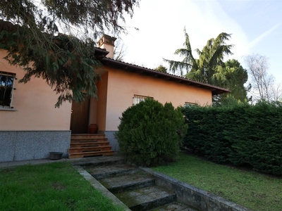 Villa in Corso Piave a Novi Ligure