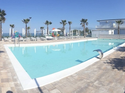 Accogliente Appartamento fronte mare con piscina