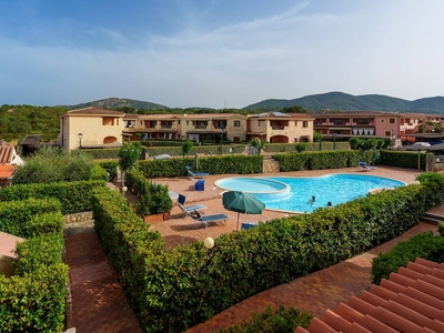 Appartamento 'Casa Vacanze Fragola' con piscina condivisa, terrazza privata e aria condizionata