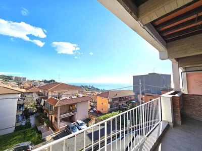 Appartamento in vendita a Aci Castello Catania Ficarazzi