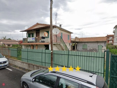 Appartamento in Vendita in Via Castelleone di Suasa a Roma