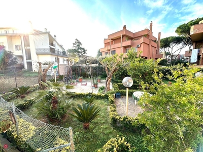 Appartamento in Vendita in Via di Valle Alessandra a Roma