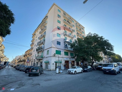 Appartamento in Vendita in Via Montepellegrino 61 a Palermo
