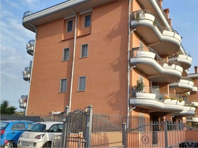 Appartamento in Vendita in Via Resuttano 3 a Roma