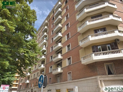 Appartamento in Vendita in Via Silvio Pellico 36 a Roma