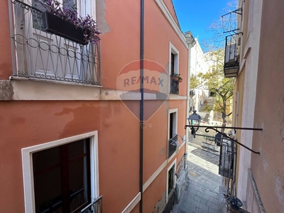 Appartamento in Via Barcellona, Cagliari, 7 locali, 1 bagno, 150 m²