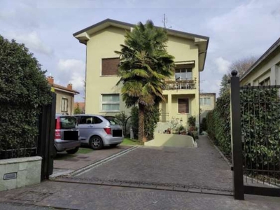 Appartamento in Via Giovanni Pascoli 8, Rovellasca, 5 locali, 1 bagno