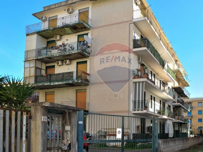 Appartamento in Via Paolo Orsi, Gravina di Catania, 5 locali, 1 bagno
