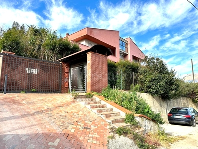 Villa a Altofonte in Via Carlo Magellano