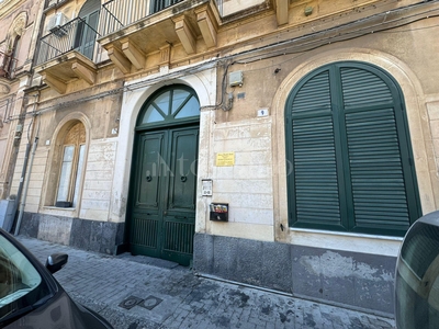 Casa a Catania in Via Ala, Piazza Lanza
