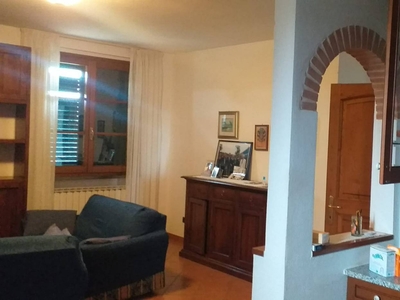 Casa indipendente arredata in affitto a Gambassi Terme