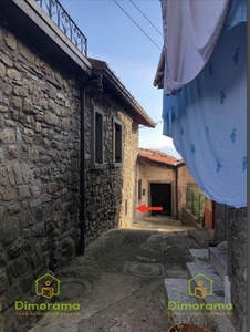 Casa indipendente con giardino in via rocca sigillina, Filattiera