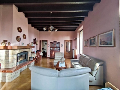 Villa bifamiliare in vendita a Bregnano