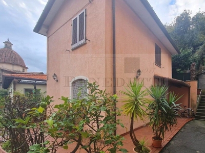 Casa semindipendente in Via Valdicastello Carducci 267, Pietrasanta