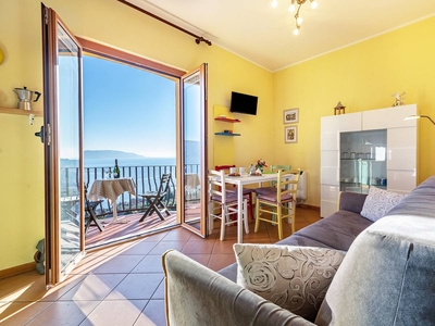 Casa vacanze 'Appartamento Arlecchino' con vista lago, piscina in comune e balcone