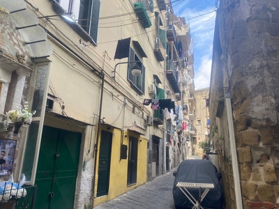 Monolocale da ristrutturare a Napoli