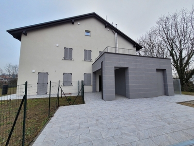 Quadrilocale in STRADA FALLETTI, Asti, 2 bagni, giardino privato