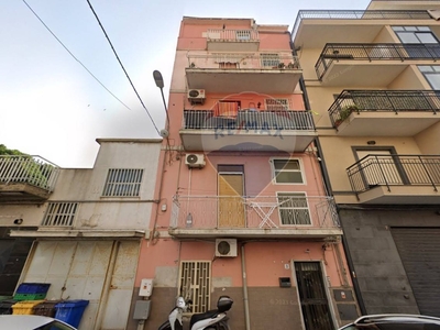 Quadrilocale in Via Paolo Lioy, Catania, 1 bagno, 76 m², 2° piano