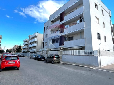 Trilocale in Via Taranto, Casamassima, 1 bagno, giardino in comune