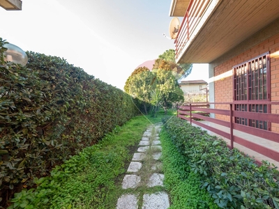 Villa a schiera in Via Giuseppe D'urso, Tremestieri Etneo, 5 locali