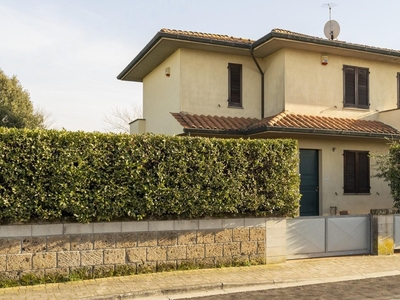 Villa Bifamiliare con giardino, Pontedera gello