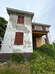 Villa da ristrutturare Serravalle uscita autostrada
