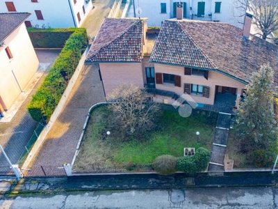 Villa in vendita a Castelnovo Di Sotto