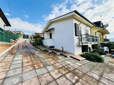 Villa in Via Vetiche 54, Frosinone, 6 locali, 2 bagni, 100 m²