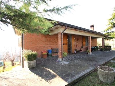 Villa in Via Volta, Valsamoggia, 7 locali, 2 bagni, giardino privato