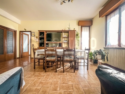 Appartamento a Maiolati Spontini, 1 bagno, giardino privato, garage