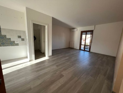 Appartamento a Maiolati Spontini, 5 locali, 1 bagno, 85 m², 2° piano