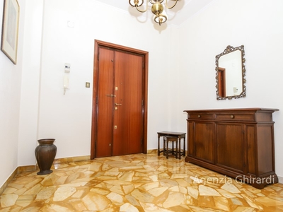 Appartamento in Affitto a Genova, zona Sestri Ponente, 750€, 125 m², arredato