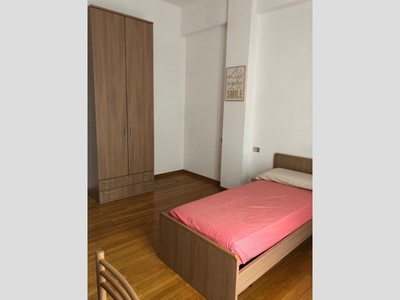 Appartamento in Affitto a Milano, 700€, 150 m²