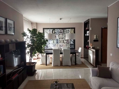 Appartamento in Affitto a Roma, zona TORRINO, 1'290€, 110 m²