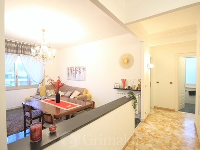 Appartamento in Vendita a Genova, 135'000€, 105 m²
