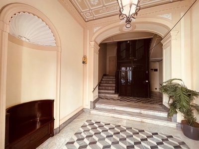 Appartamento in Vendita a Genova, zona CENTRO, 360'000€, 204 m²