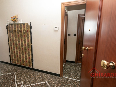 Appartamento in Vendita a Genova, zona Sestri Ponente, 83'000€, 74 m²