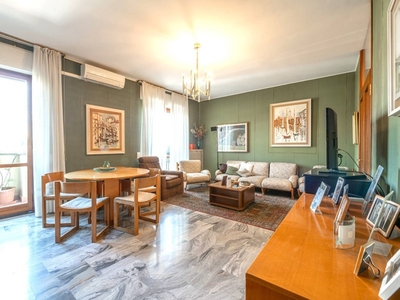 Appartamento in Vendita a Milano, zona Ripamonti, 595'000€, 160 m²
